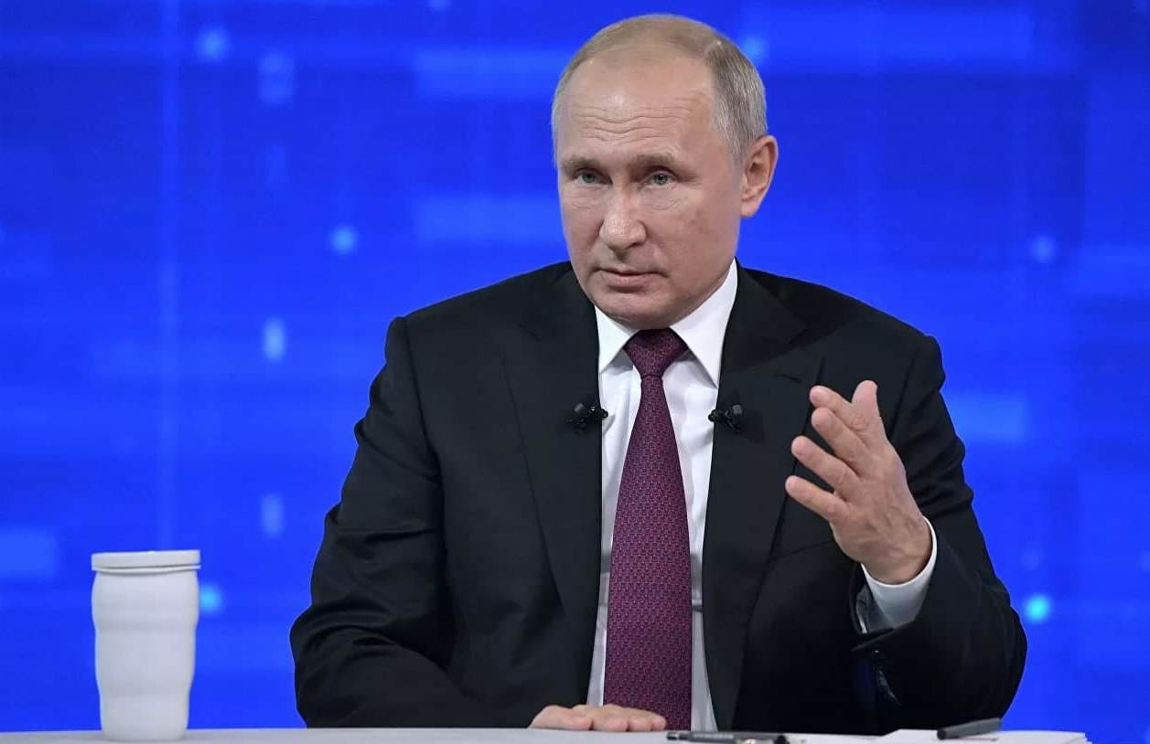 «Узколобые люди», Медведчук-националист и управление из Вашингтона: что Путин говорил об Украине на прямой линии