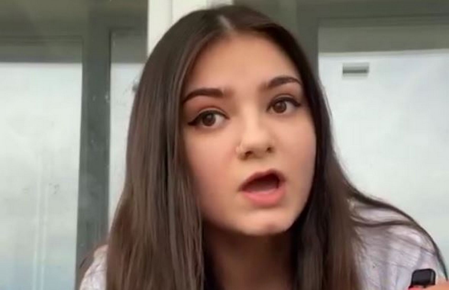 «Я бы запретила еб***й украинский язык»: девушка оскорбила украинский язык в Сети, но потом извинилась
