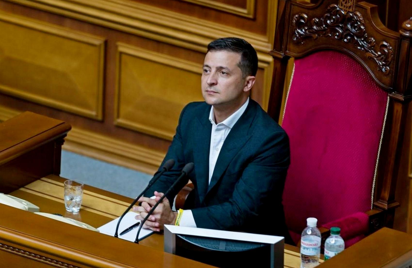 Зеленский внёс в ВР законопроект о большом гербе Украины как неотложный, взяв за основу эскиз 2009 года