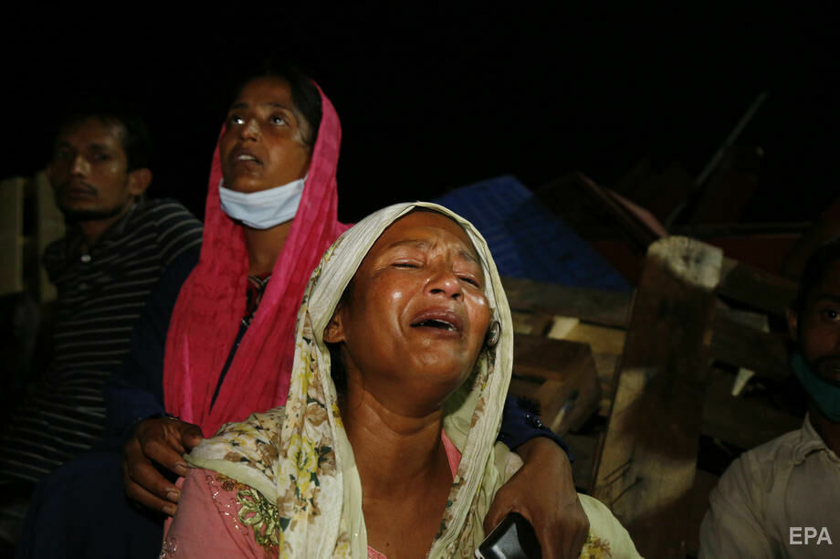 В Бангладеш во время пожара на фабрике погибло более 50 человек (фото)