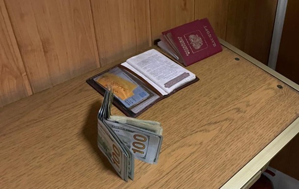 Гражданин РФ предложил взятку за пропуск в Украину (фото)