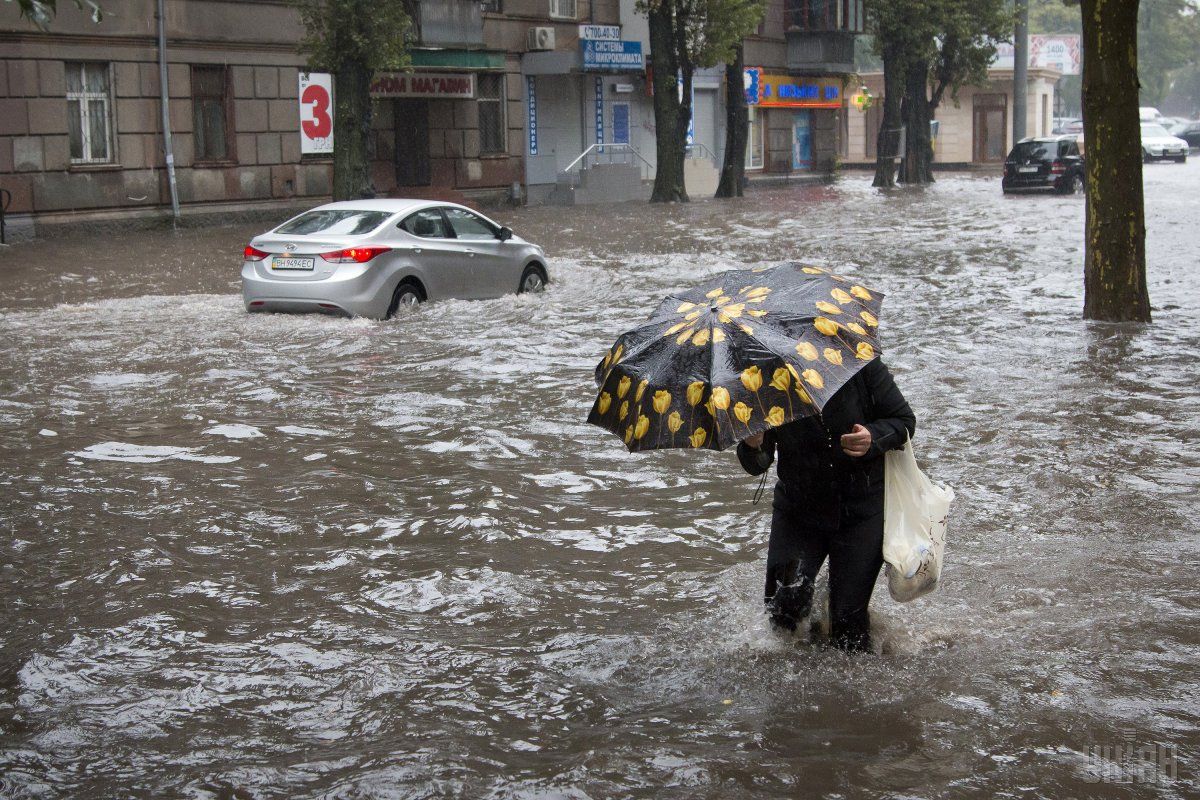 Стихия в Одессе: за несколько часов выпала месячная норма осадков (фото, видео)