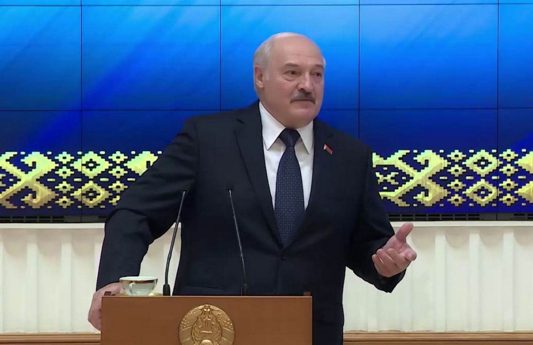 Лукашенко о «печенюшках» для Тихановской: «Если там действительно проблемы с печеньем, надо отправить несколько пачек»