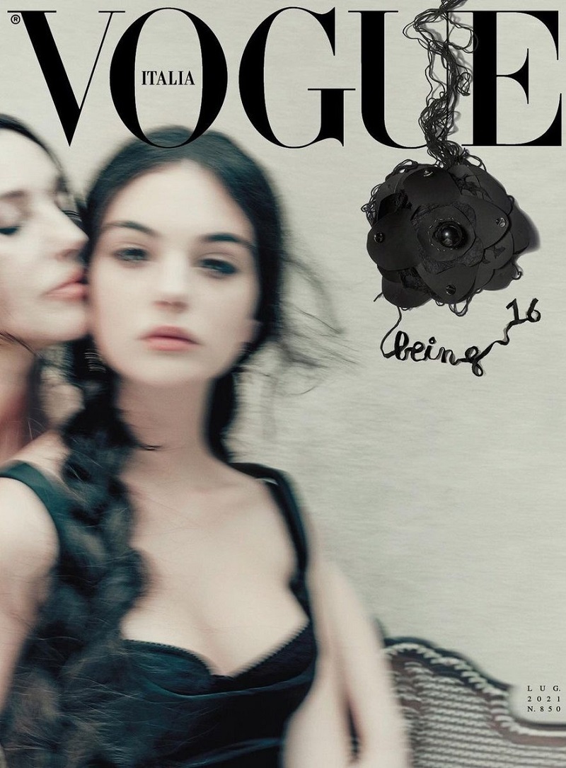 Пользователи в Сети раскритиковали Vogue из-за фото Моники Беллуччи с дочкой - 2 - изображение