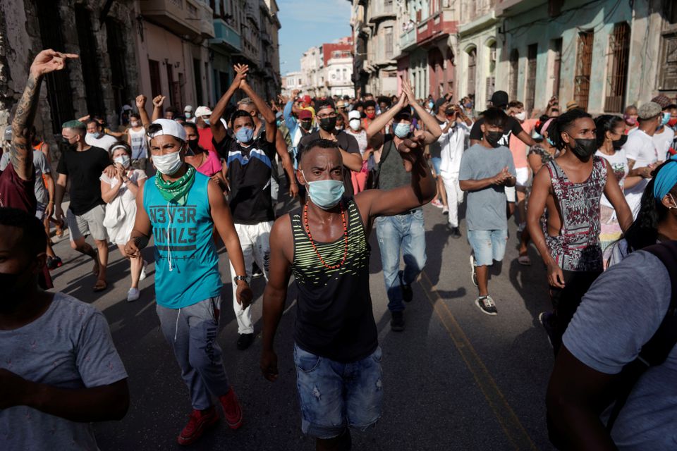 На Кубе ввели чрезвычайное положение из-за массовых антиправительственных протестов