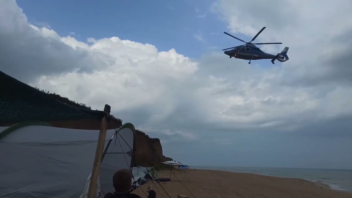 В Одесской области вертолёт бизнесмена снёс кемпинг (видео)