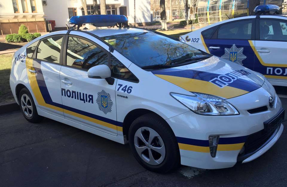 Под Киевом мужчина с криком «В атаку!» напал на полицейского