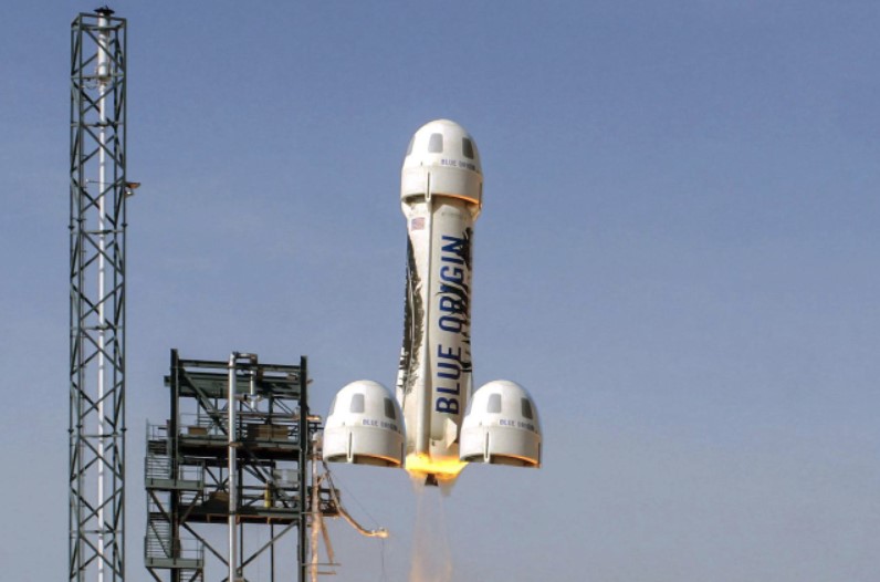 «Гигантский пенис». В Сети публикуют мемы на ракету Безоса New Shepard