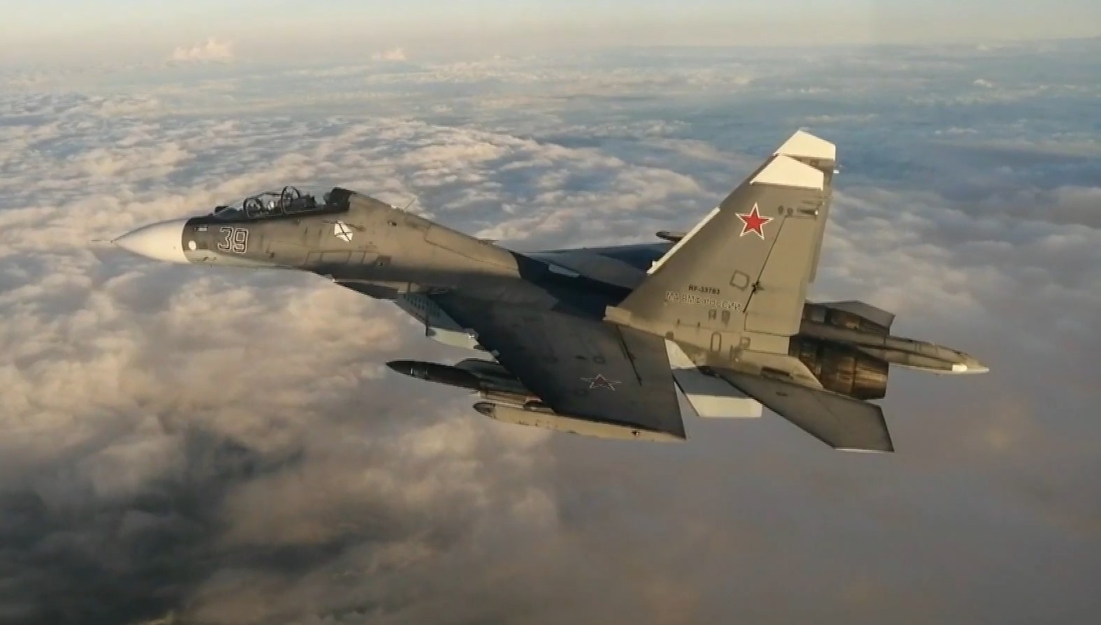 Два российских Су-30 перехватили над Чёрным морем американский самолёт-разведчик Boeing P-8 Poseidon (видео)