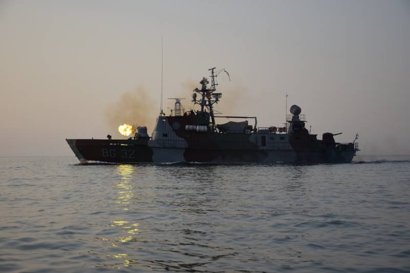 ВМС и Погранслужба Украины «отразили российский десант» в акватории Азовского моря
