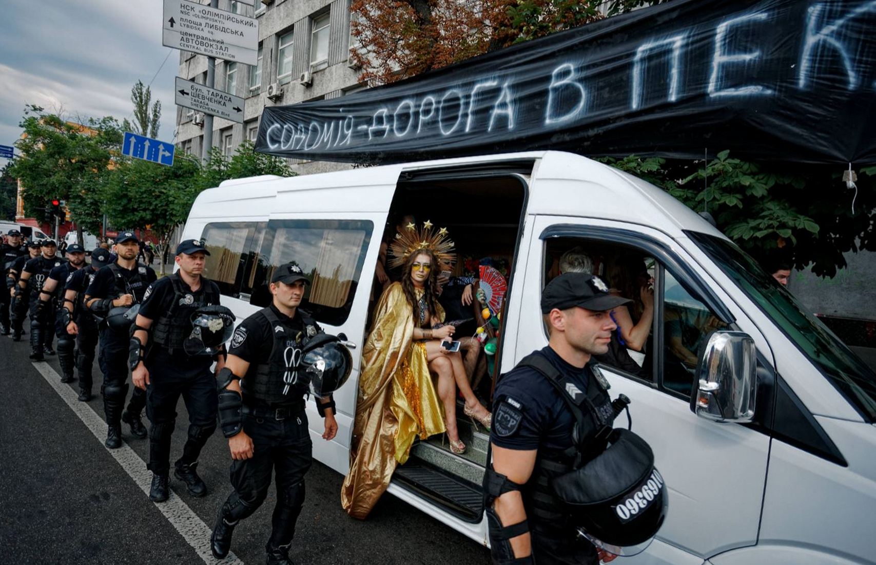 В полиции Киева два года хранят бочки с фекалиями, изъятые во время Марша равенства
