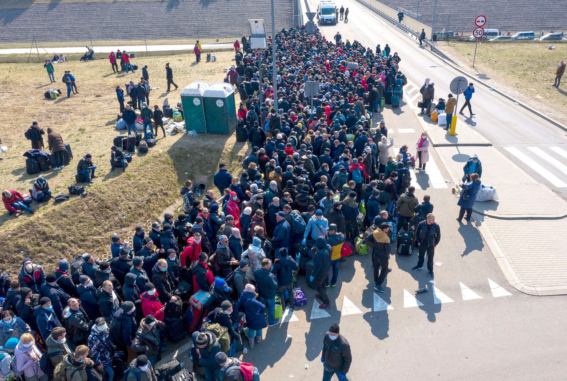 Хватит приезжать: жители Польши выступают против массовой миграции украинцев — опрос