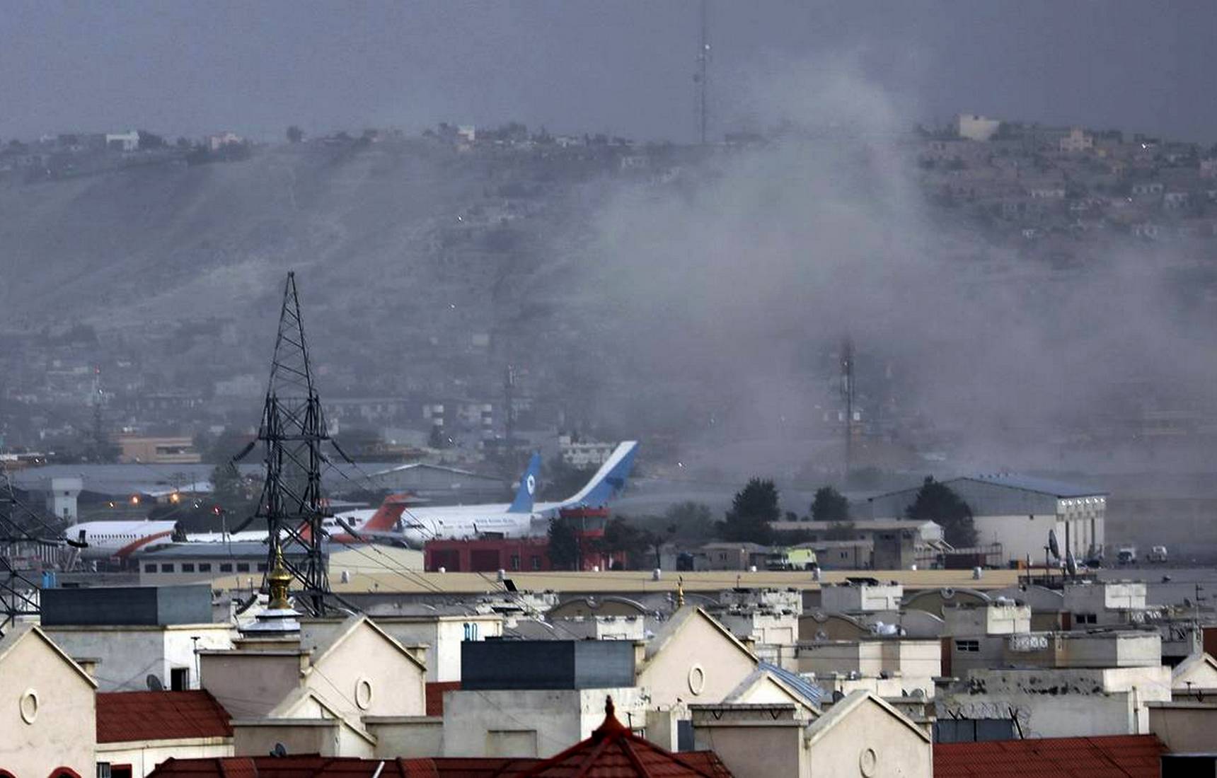 СМИ сообщают о новых взрывах в Кабуле, количество жертв теракта в аэропорту увеличилось