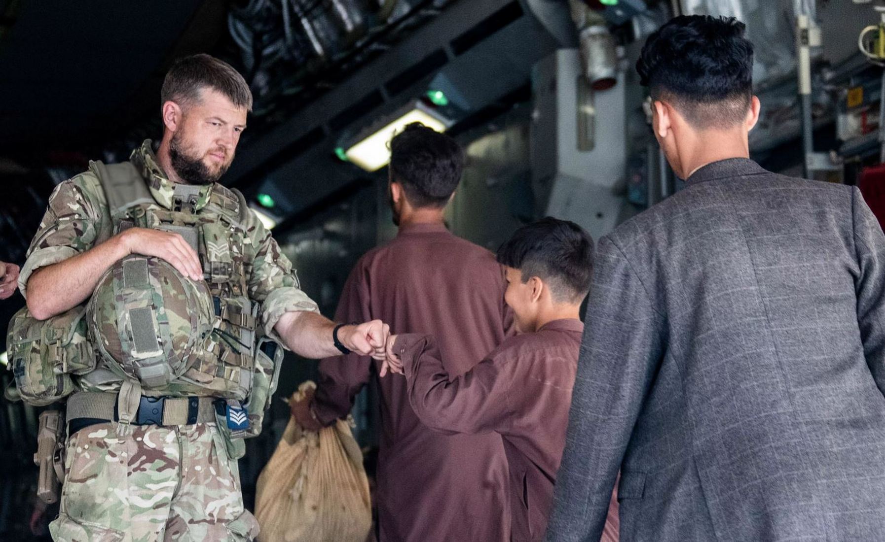 Дальнобойщик из Пакистана остановился посмотреть на эвакуацию в Кабуле и оказался в США