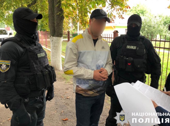 В Киеве полицейские похитили человека и требовали деньги