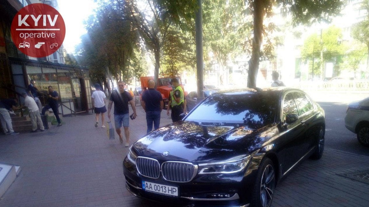 В Киеве владелец оружейного магазина с охраной напал на инспектора – Кличко показал видео