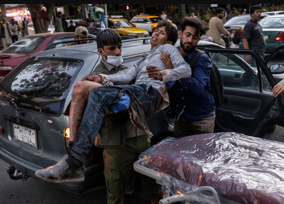 Выживший при теракте в Кабуле: я видел части тел в воздухе, как во время торнадо