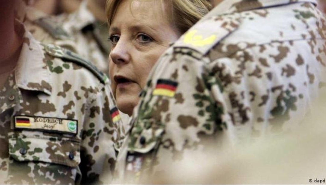 Меркель сравнила ситуацию в Афганистане с эффектом домино