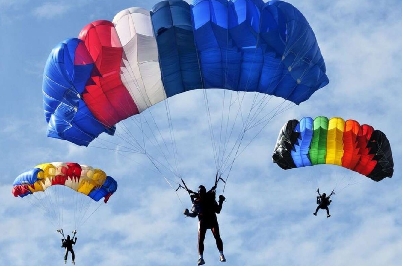 Ко Дню независимости парашютисты станцуют в небе гопак