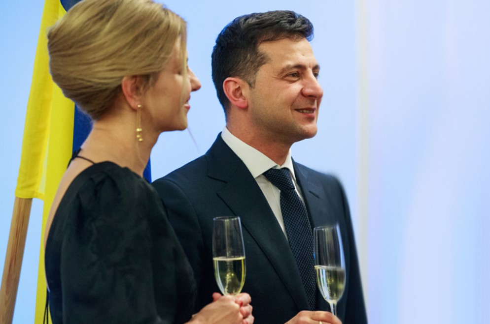 Зеленский заявил, что хочет выпить бокал шампанского в Крыму
