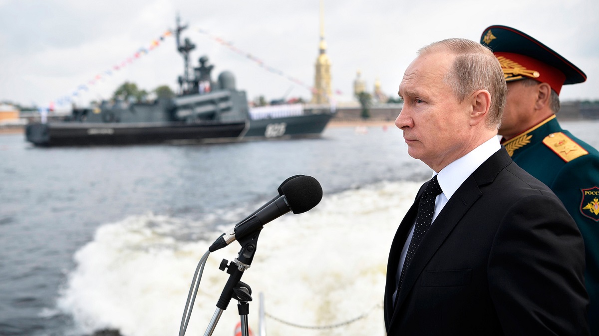 Путин поручил усилить флот: что строит РФ