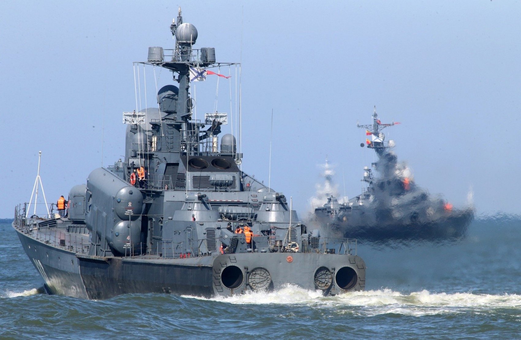 Испания не пустила военные корабли РФ в свой порт