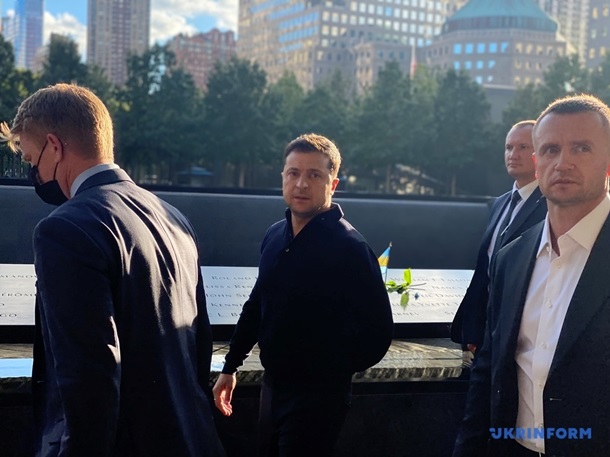 Зеленский почтил в Нью-Йорке память жертв теракта 11 сентября (фото) - 2 - изображение