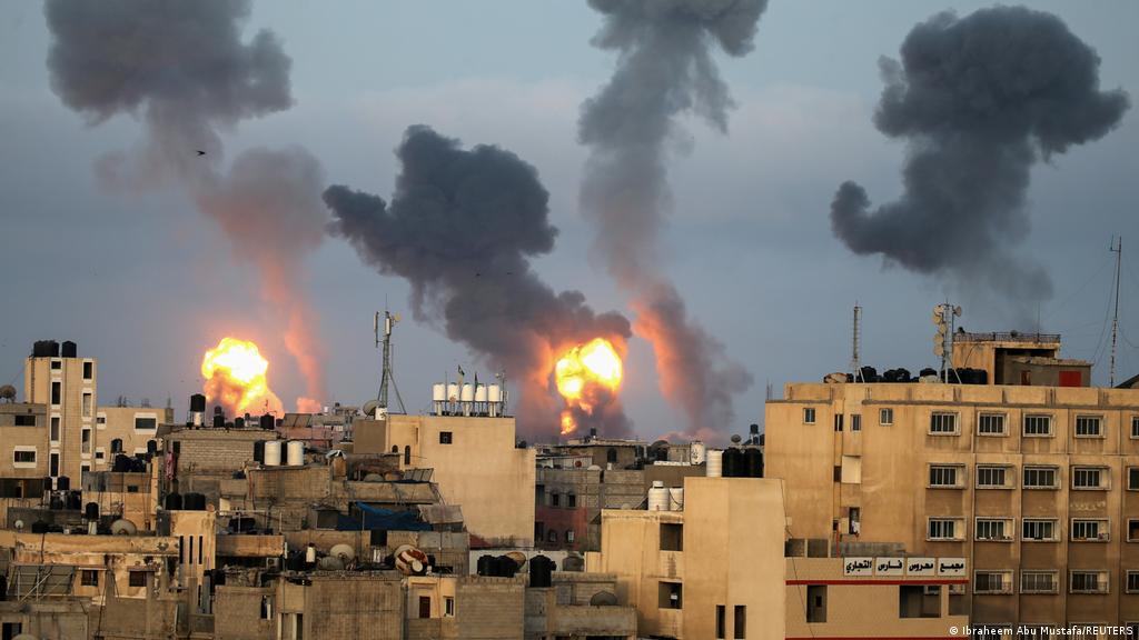 Израиль ударил по объектам ХАМАС в секторе Газа в ответ на пуски ракет (видео)