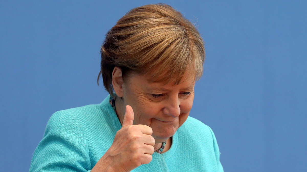 В Германии начали продавать марципаны в форме головы Меркель (фото)