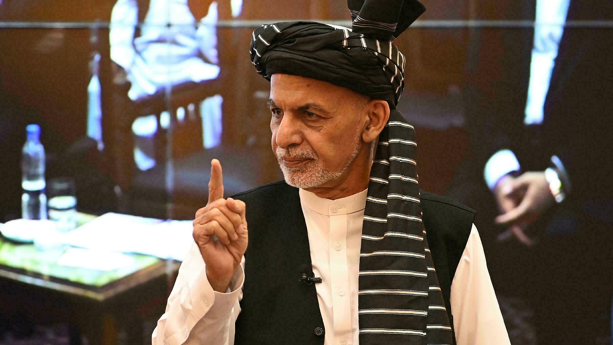Беглый президент Афганистана Гани извинился перед народом страны