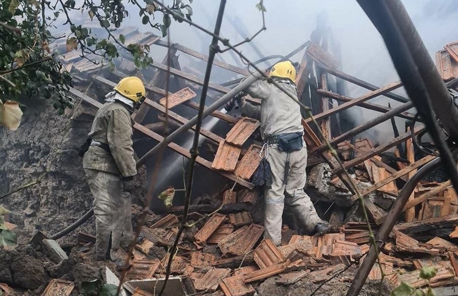 Под Запорожьем в частном доме произошел взрыв: здание разрушено (фото)