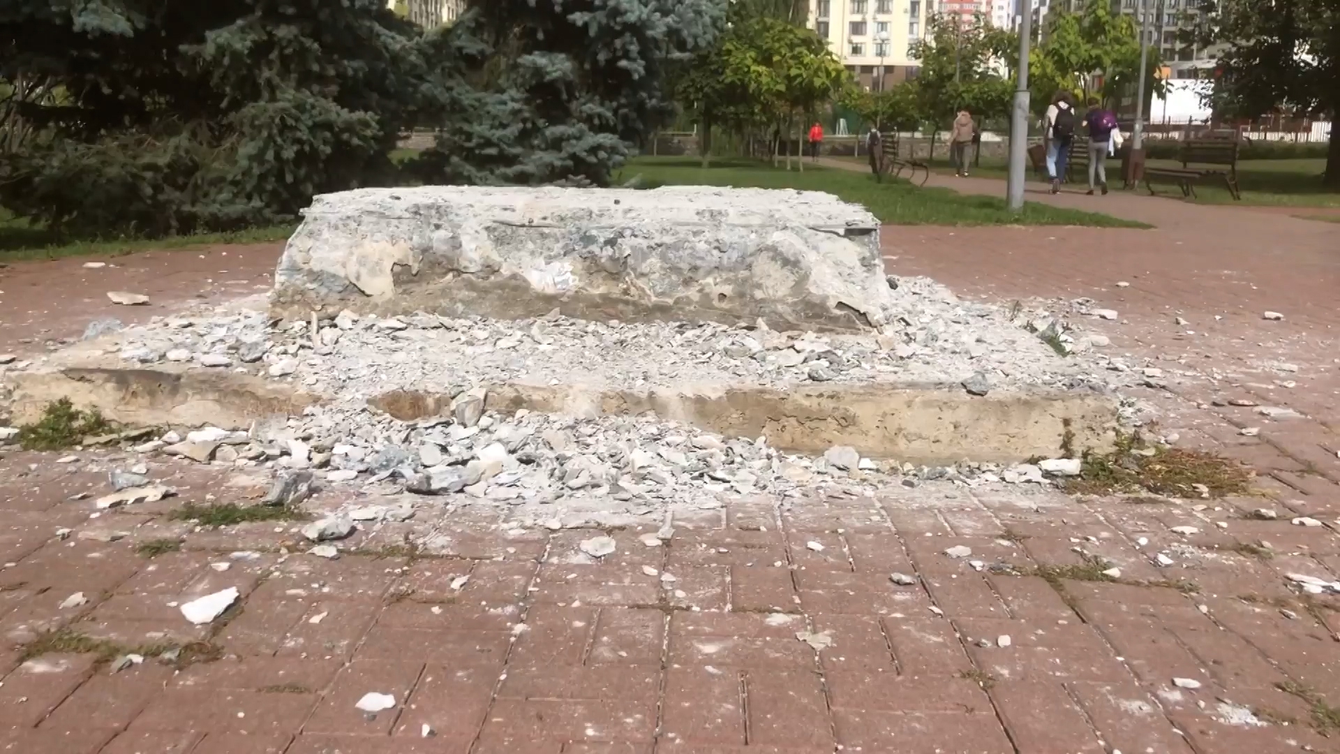 На этом месте будет монумент покаяния России: МИД Украины удивился реакции РФ на демонтаж памятного знака в честь дружбы между Киевом и Москвой