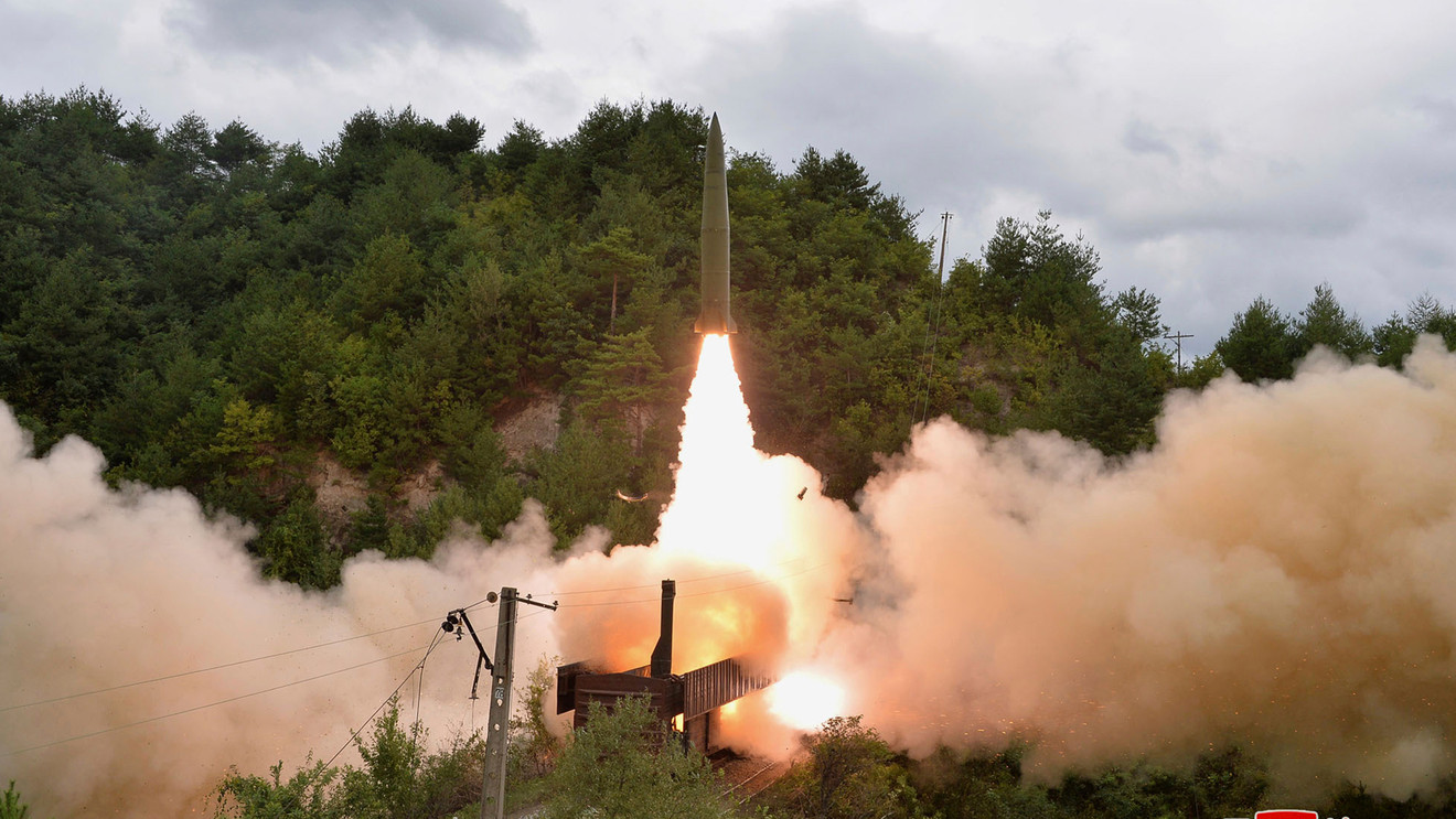 КНДР успешно испытала вооруженный баллистическими ракетами «поезд Судного дня»