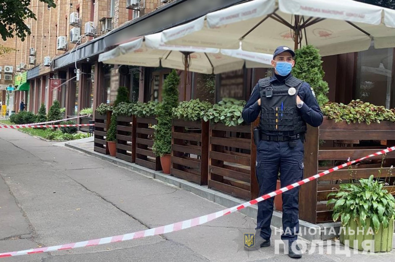 В центре Черкасс в кафе расстреляли бизнесмена: введен план «Сирена» (фото, видео)