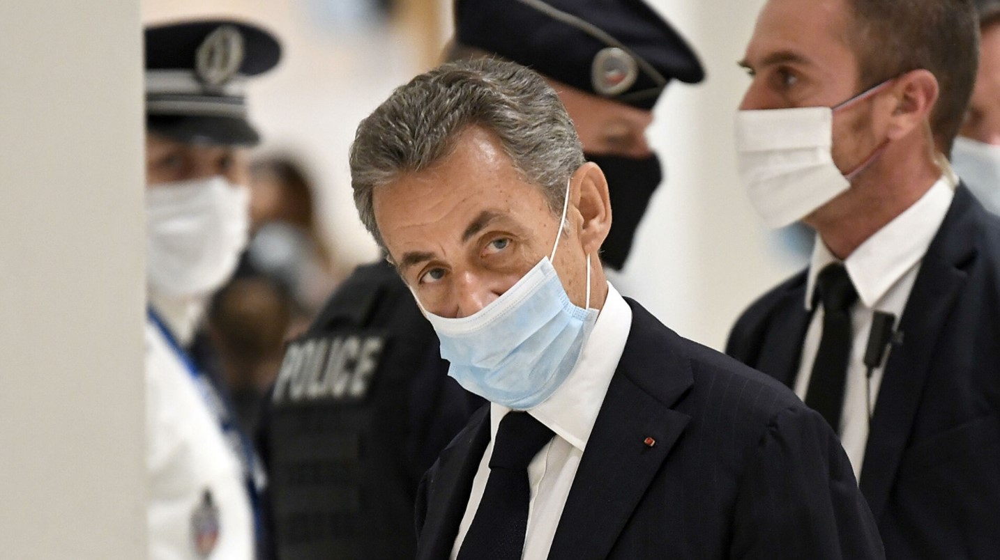 Саркози приговорили к одному году тюрьмы