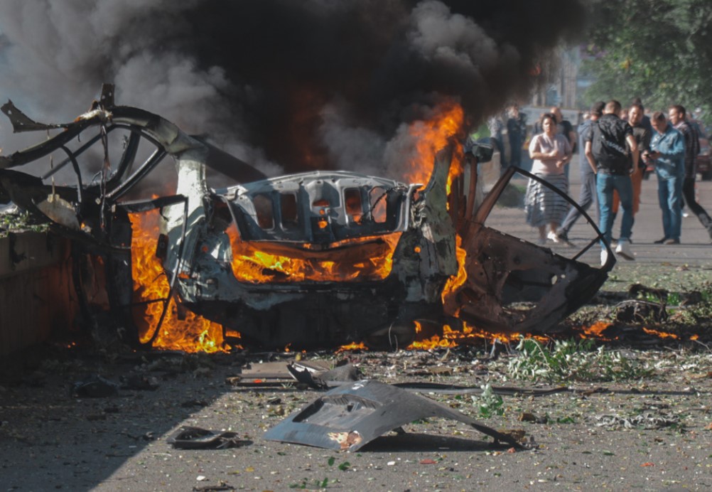 В Днепре взорвался автомобиль: двое погибших (фото, видео)
