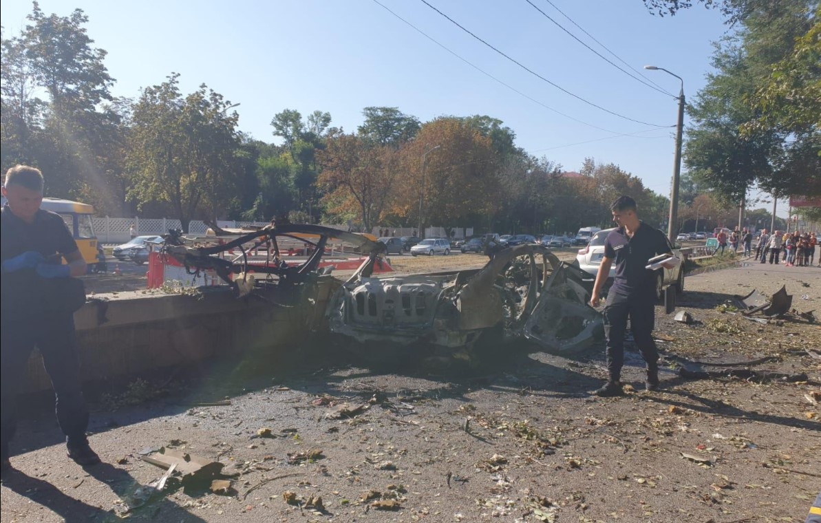 В Днепре взорвался автомобиль: двое погибших (фото, видео) - 1 - изображение