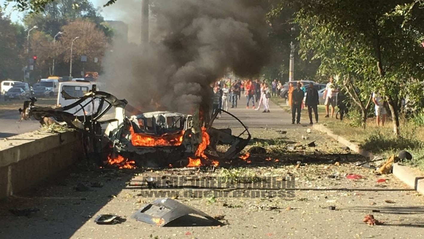 В Днепре взорвался автомобиль: двое погибших (фото, видео) - 4 - изображение
