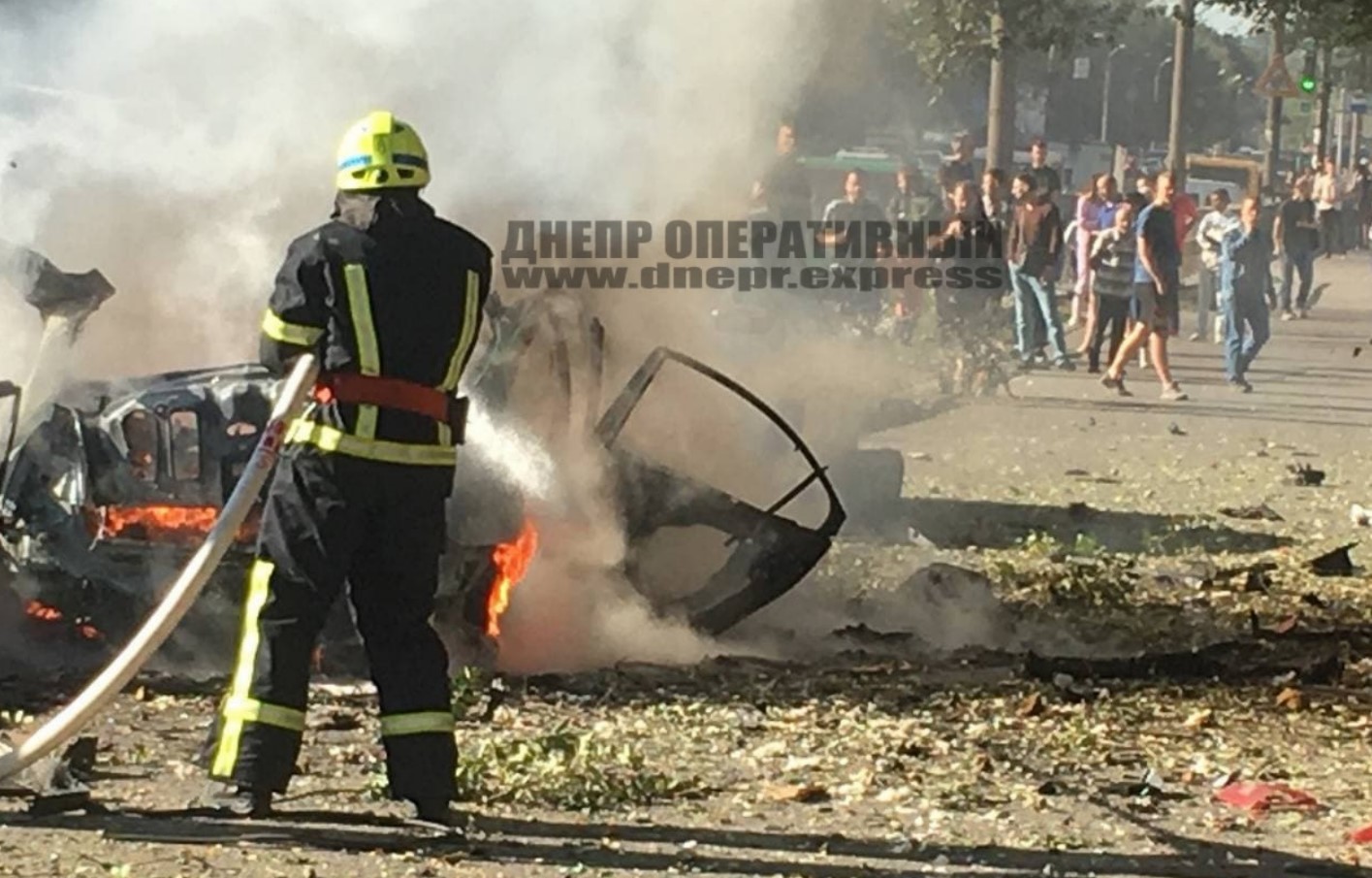 В Днепре взорвался автомобиль: двое погибших (фото, видео) - 5 - изображение