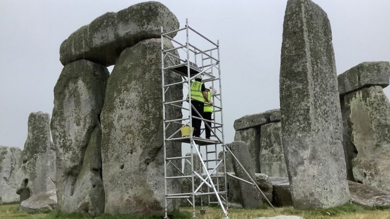 В Британии ремонтируют Стоунхендж из-за трещин и дыр в каменных глыбах