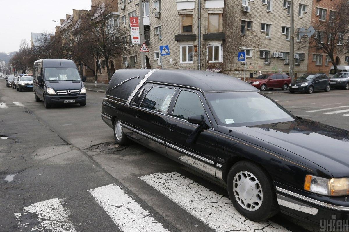 Радуцкий заявил, что очередь из катафалков в киевский крематорий сегодня составляет около 2 часов
