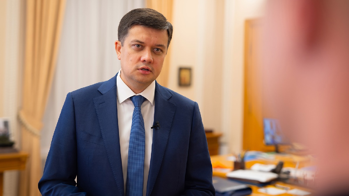 Разумков рассказал, что делают с депутатами, которые не хотят голосовать за его отставку