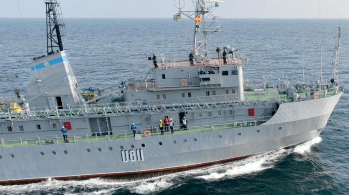 Авария на судне ВМС: корабль буксируется в Одессу, экипаж эвакуировали