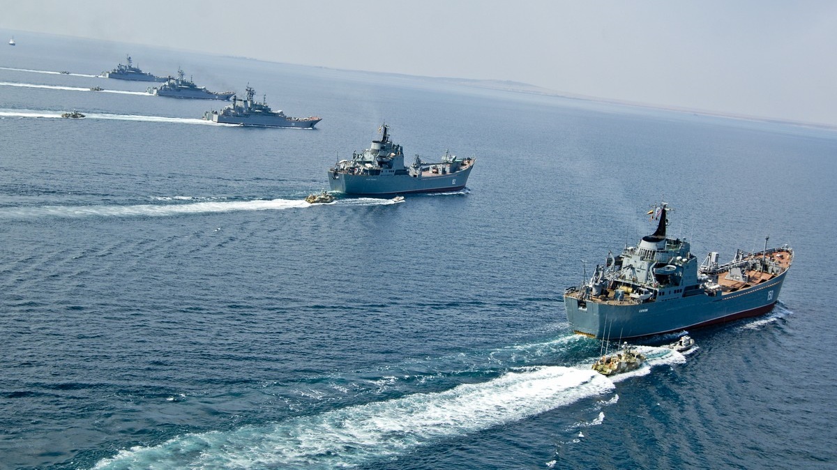 Черноморский флот РФ провёл учения по обороне Крыма от вражеского морского десанта