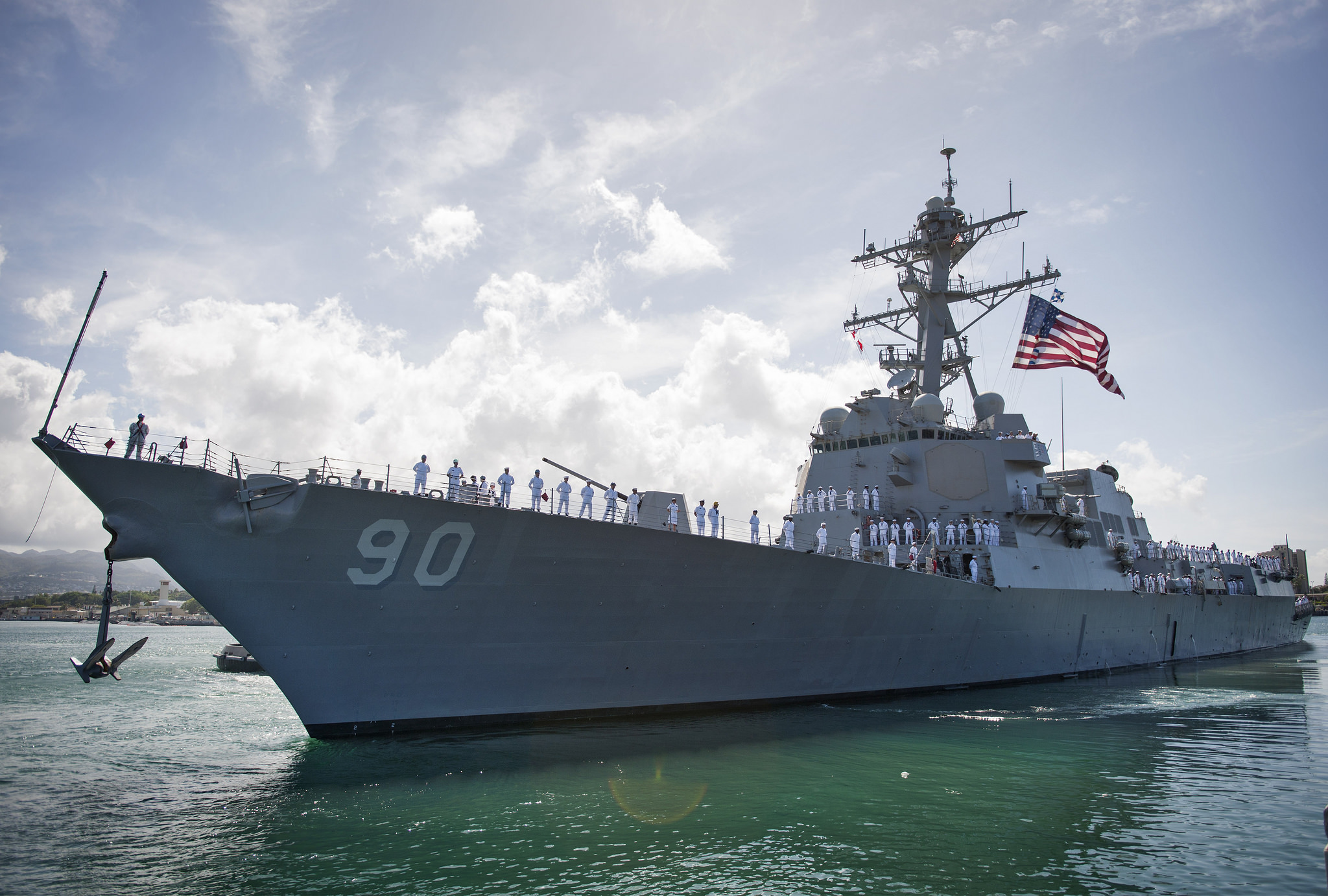 «Позор»: пользователи Сети прокомментировали инцидент с эсминцем ВМС США