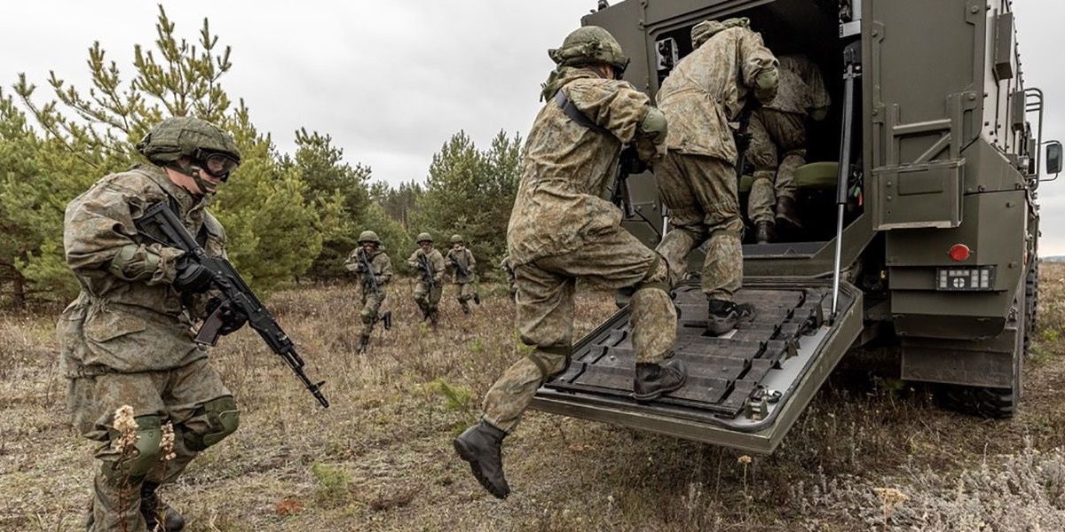 Россия стягивает войска к границе с Украиной, это не учения — WP