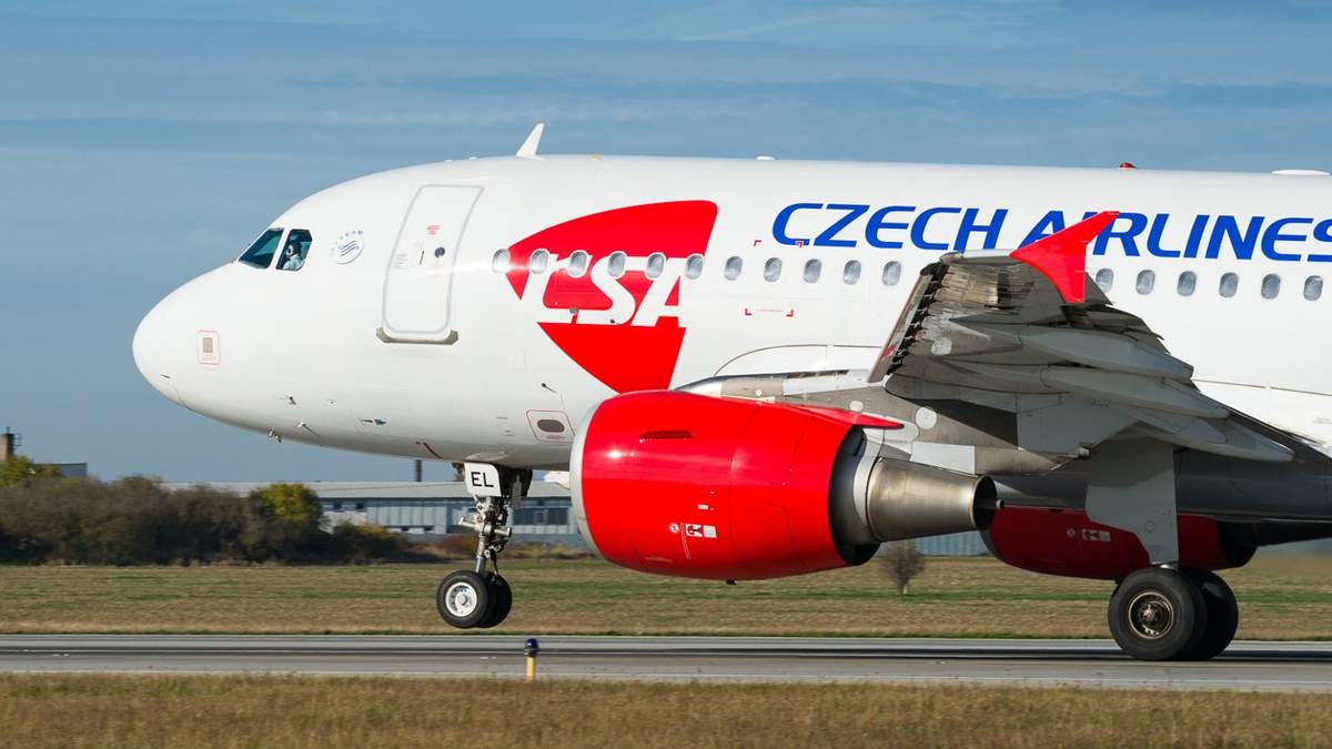 Во Львове экстренно посадили самолет из Чехии, чтобы спасти пассажира