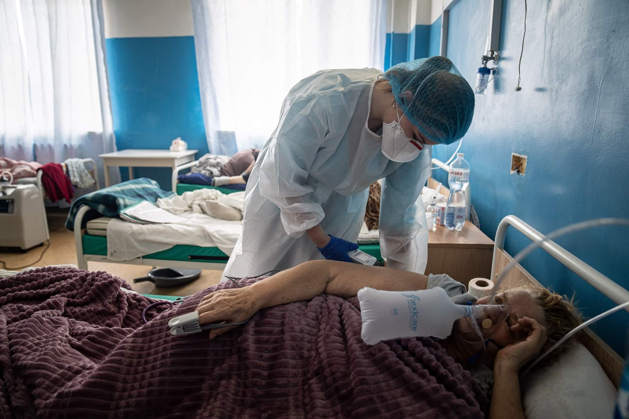 Минздрав опубликовал фото из больниц, где лечат заболевших COVID-19 - 4 - изображение