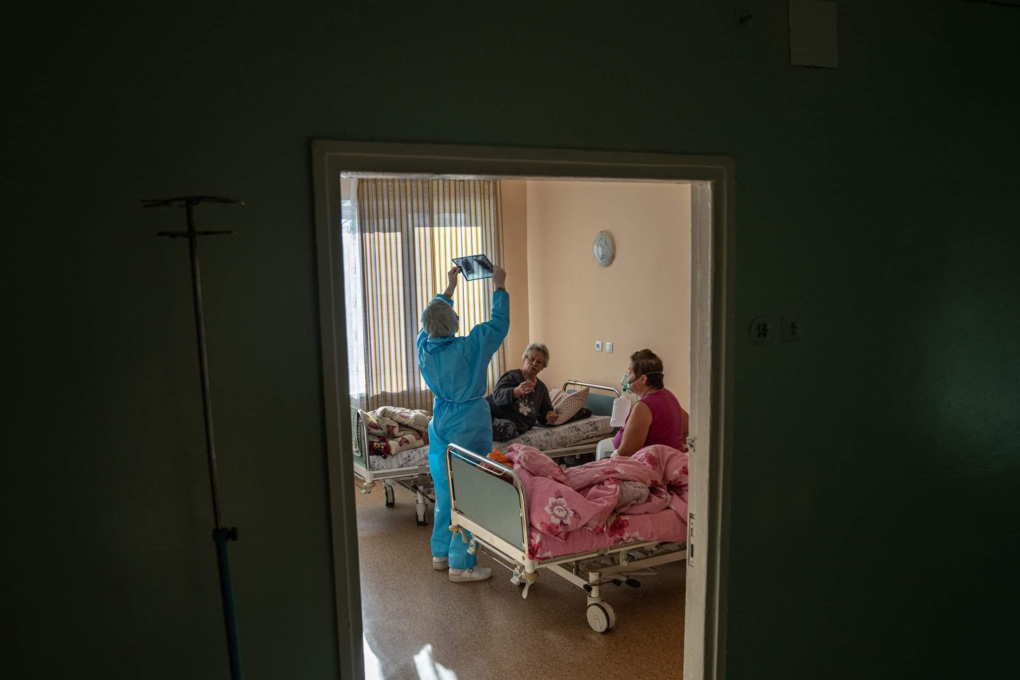Минздрав опубликовал фото из больниц, где лечат заболевших COVID-19 - 2 - изображение