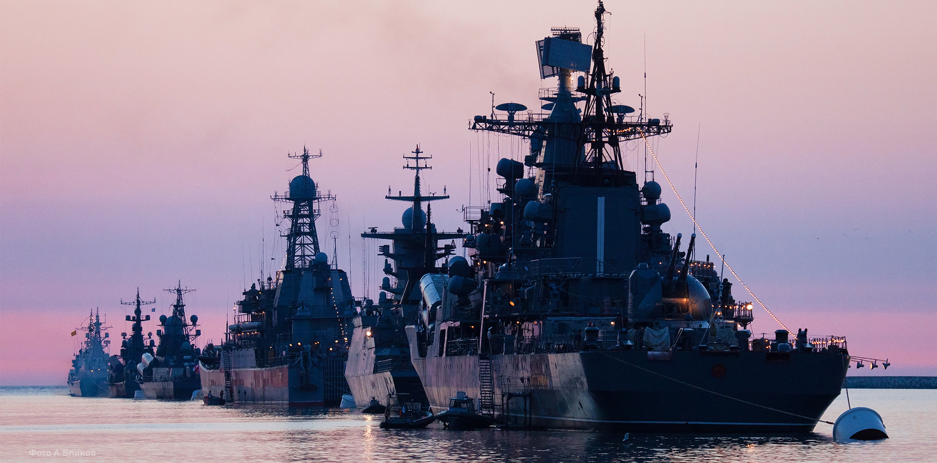 «Послали предупреждение»: боевые корабли РФ и КНР подошли на расстояние удара к штабу Седьмого флота США
